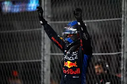 Verstappen met biertje in de hand: 'Helmut emotioneel, het is ze toch niet gelukt'