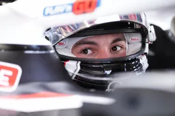 Bearman officieel geen rookie meer: 'Vind ik iets te overdreven'