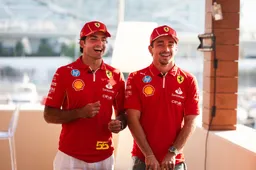 Emotionele Sainz nog niet klaar met oude team: 'Ik hoop dat Ferrari volgend jaar zal winnen'