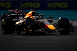 Hinchcliffe kan zijn ogen niet geloven bij Verstappen: 'Maak je een grapje?