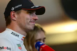 Verstappen verwacht geen kerstkaartje van Russell: 'Hebben na Abu Dhabi nog wel kort gepraat'