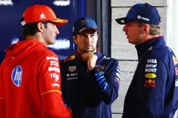 Pérez bevestigt Ferrari-test en prijst Verstappen: 'Coureur die de titel het meest verdient'