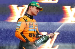 Norris niet tevreden ondanks overwinning: 'In de natste omstandigheden was Verstappen net zo snel'