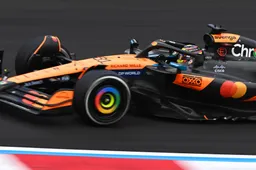 Piastri topt chaotische oefensessie, Verstappen eindigt in weinig representatieve training op P8