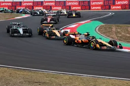 Viaplay-analisten kritisch op Russells verdedigingswerk: 'Bij Verstappen had 'ie het nooit gehaald'