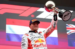 De race van Verstappen | Lambiase rolde zijn ogen naar McLaren: 'We kennen het spelletje, Max'