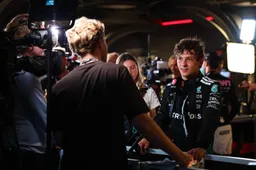 Antonelli stunt met recordpole: 'Ik voelde me een beetje onzeker'