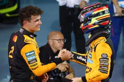 WK-stand | McLaren-coureurs staan bijna gelijk, Verstappen beperkt de schade voor cruciale regelwijziging