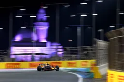 De race van Verstappen | Lambiase vreest voor taalgebruik, Verstappen cynisch: 'Dit boeit me niet'