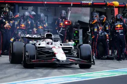 Boordradio's GP Japan | Verstappen en Norris verklikken elkaar via de radio