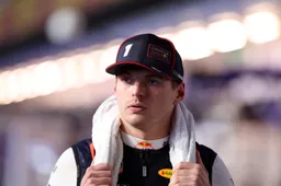 Steiner kan zijn lach net bedwingen: 'Denk je echt dat Verstappen naar Wheatley zou luisteren?'