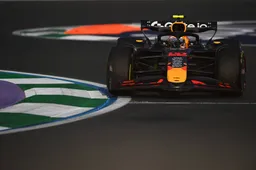 Tsunoda verontschuldigt na crash, maar heeft goed nieuws: 'Snelheid zag goed uit!'