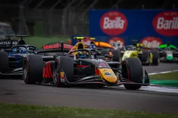 Lindblad doet onthulling: Hadjar en Lawson maken zo evenveel kans Verstappen te vervangen