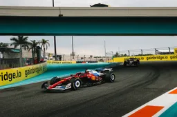 Montoya bekritiseert Ferrari: 'Er moet een moment komen dat ze naar Hamilton gaan luisteren'