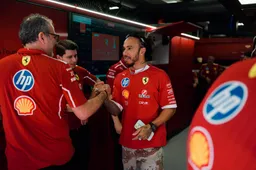 Oud-coureur houdt rekening met F1-afscheid Hamilton: 'Denk dat hij overweegt te stoppen'