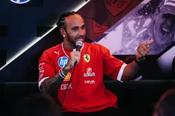 Hamilton niet blij met communicatie Ferrari: 'Ik wist niet waar ik voor vocht'
