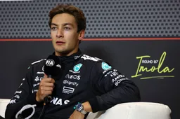 Russell snapt niks van actie Verstappen: 'Ik bedoel, verbaast het je?'