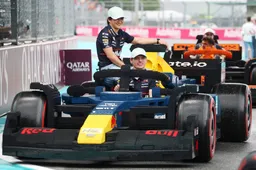 Verstappen beantwoordt vragen van kinderen: "Ik ben mijn rijbewijs niet kwijt"