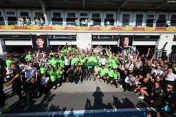 Ondertussen in F1 | Feestgedruis bij Mercedes verloopt chaotisch: 'Nul op tien'