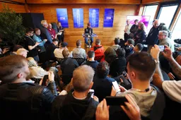 Verstappen omzeilt toekomstvragen en heeft 'ook intern nog geen definitief antwoord gegeven'