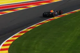 Windsor ziet genoeg voordelen voor Verstappen: 'McLaren heeft best een agressieve keuze gemaakt'