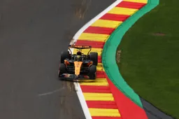 Rosberg en Schumacher streng voor Norris: 'Verstappen zou nooit zulke fouten maken'