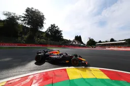 Actie van Verstappen doet Viaplay-analisten even schrikken: 'Vraag maar aan zijn vader'