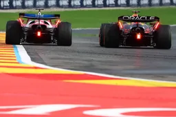 Leclerc kan opgelucht adem halen na Verstappen-gevecht: 'Zelfs toen zat ie er nog!'