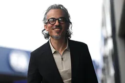 Mekies valt van zijn geloof bij Verstappen: 'Buiten de auto nog uitzonderlijker'