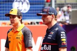Ecclestone wijst met stip naar 'de beste coureur na Verstappen': 'Hij geeft anderen niet de schuld'