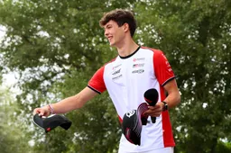 Bearman rijdt vanuit de pits naar plaats 6: 'Ik kon het nog net volhouden'