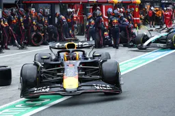 Red Bull geeft toe perplex te staan vanwege Verstappen: 'Petje af hiervoor!'