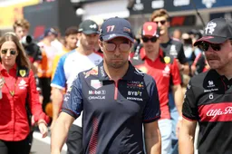 Verstappen was de eerste die Pérez feliciteerde: 'Dat verraste me'