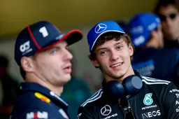 Antonelli denkt dat Verstappen McLaren nog kan verslaan: 'Met Max in deze vorm is niks onmogelijk'