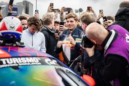 NLS-coureur had F1-monteur aan boord toen Verstappen inhaalde: 'Daarom moesten we lachen!'