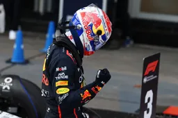 Verstappen laat blunderend McLaren ver achter zich: 'Ze waren te conservatief'