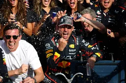 Schumacher met diepe buiging voor Verstappen: 'De wedstrijdleiding zag dat natuurlijk ook'