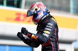 Verstappen met kleine sneer naar Mercedes: 'Met mij in de auto ga je nog sneller'