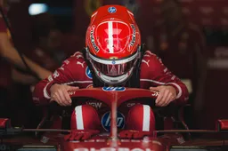 Vervanger van Verstappen verslaat Tsunoda, Leclerc zet Ferrari bovenaan