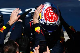 Hill kaart aan waarom Verstappen weer mee doet om de titel: 'Zak Brown wijst daarnaar'