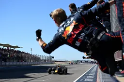 Voormalig F1-teambaas deelt groot compliment uit aan Verstappen: 'De enige zekerheid'