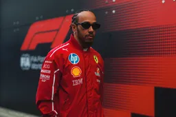 Hamilton lijkt elke week korter van stof te worden: 'Ga daar normaal niet op in'
