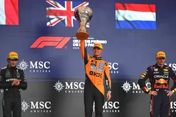 "Dikke huid" Verstappen is een groot voordeel: "Norris en Antonelli worden soft behandeld"