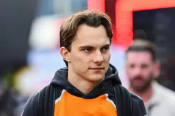 McLaren bovenaan in Qatar, klachtenregen bij Verstappen