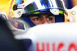 Ondertussen in F1 | Beelden: Racing Bulls-auto nu al afgesleept