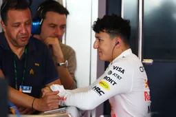 Hadjar was stomverbaasd na promotie-belletje naar zijn moeder: 'Ze hadden haar eerder gebeld dan mij'