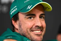 Alonso had even plezier in zijn Aston Martin: 'We reden bij de start twee rondes in de punten'