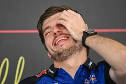 Verstappen lost eventueel probleem op met flinke dosis humor: 'Als je het echt onveilig vindt!'