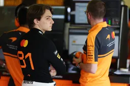 Piastri denkt niet dat McLaren zo dominant is als in 2025:  'Wij voeren absoluut het veld niet aan'