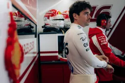 Leclerc gaat tegen kritiek van Verstappen in: 'Vanuit de auto voelt het niet zo kunstmatig aan'